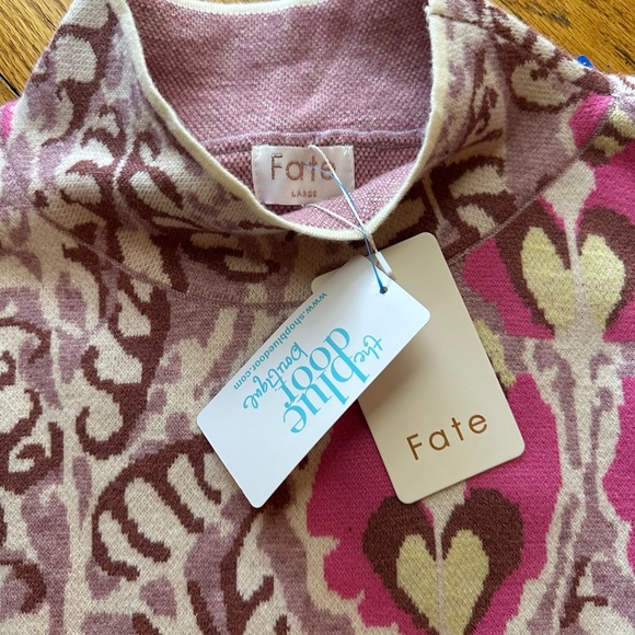 FATE Long sleeved Audrey Sweater size large - Picture 9 of 10